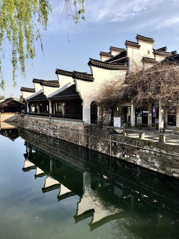 探索知识问答网页当你狠狠的盯着她看,她盯回来就微笑是什么意思呀!,解答您的疑问